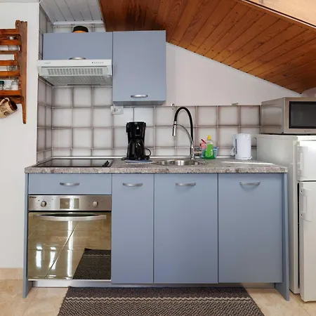 Classic And Trendy With Terrace Apartment