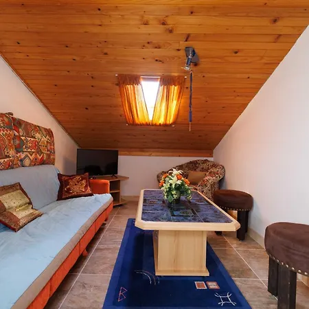 Classic And Trendy With Terrace Apartment Krk Town