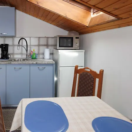 Classic And Trendy With Terrace Apartment *