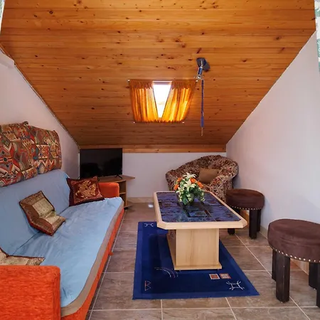Classic And Trendy With Terrace * Pinezići